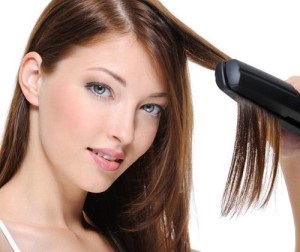 Hogyan lehet biztonságosan kiegyenesíteni haj otthon