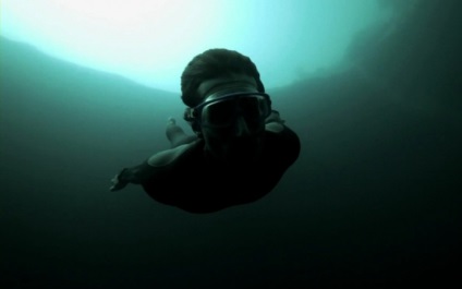 Hogyan lehet megtanulni, hogy tartsa vissza a lélegzetét sokáig a víz alatt