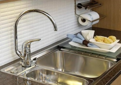 Hogyan tisztítsa meg a rendetlenség a konyhában ötletek, szabályok tisztaságát, e indítani a tisztítást, mint asztali és mosás
