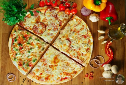 Hogyan kell főzni egy pizza egy serpenyőben otthon