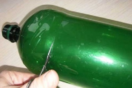 Hogyan készítsünk műanyag palackok páva, otthoni módszer