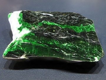 Jade kő tulajdonságait, fotók, érdekelt állatöv jel (a jel) Jade kő tulajdonságait, fotók, érdekel a csillagjegy
