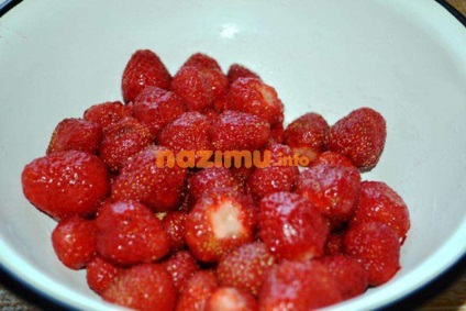 Konzerv eper - fénykép recept a téli szirup (az előállítani kívánt szám) Konzerv eper - fénykép recept a téli szirupban