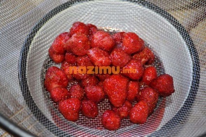 Konzerv eper - fénykép recept a téli szirup (az előállítani kívánt szám) Konzerv eper - fénykép recept a téli szirupban