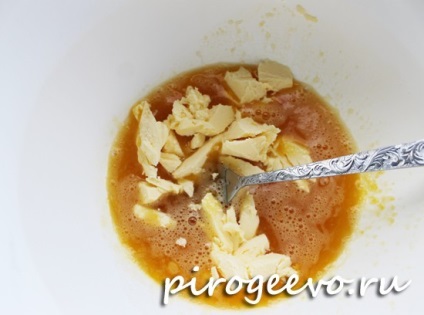 Easter torta mazsola száraz élesztőt (egyszerű recept) (mazsola) Easter torta mazsola száraz élesztőt (egyszerű recept)