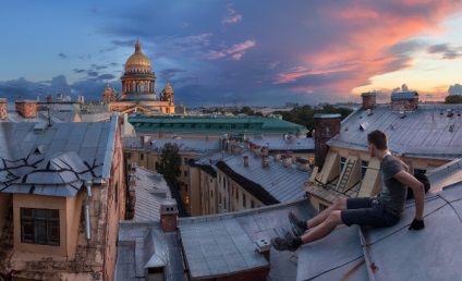 Top nyissa ki a tetőt, a város lélegzetelállító kilátás nyílik a városra (panoráma) Top nyissa ki a tetőt, a város lélegzetelállító kilátás nyílik a városra