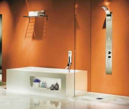 Orange fürdőszobában egy narancs és fehér kivitel és más színek