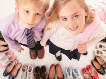 gyermek cipő mérete kor kiválasztására Shine asztal centiméterben