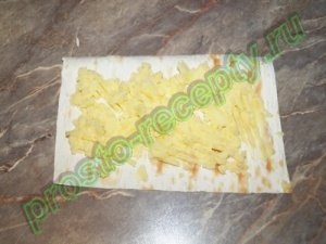Kolbász pitában burgonyával és sajttal
