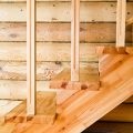 Néhány lépésre a laminált létrát egy vidéki házban a kezüket mik az előnyei a dekoráció (lépcsők) Néhány lépésre a laminált létrát egy vidéki házban a kezüket mik az előnyei a célba