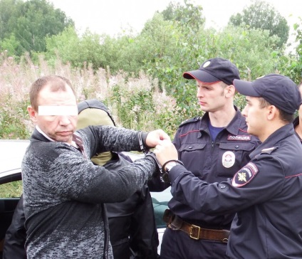 Naponta szállított a csomagtartóban, majd szúrt egy taxis azt mondta, ahogy megölte a lány egy széles folyó (elölt) Naponta szállított a csomagtartóban, majd szúrt egy taxis azt mondta, ahogy megölte a lány egy széles folyó