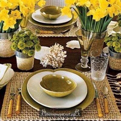Asztali dekoráció friss virág, asztaldísz virággal fotó