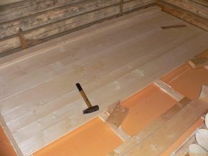 Melegítő a padló egy fából készült ház Penoplex