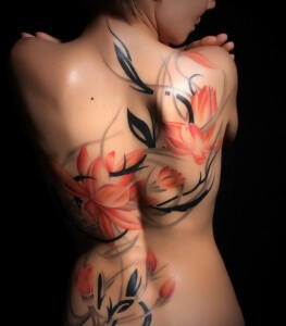 Női tetoválás a kis a hátulján mi az előnye és hátránya
