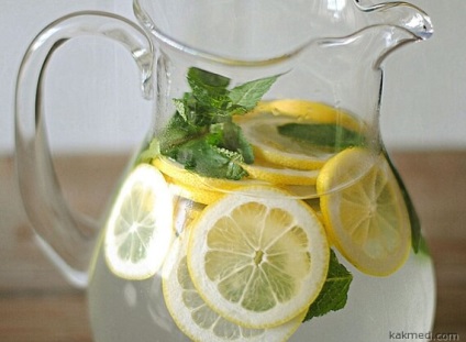 3 ok, amiért érdemes inni citromos víz reggel éhgyomorra