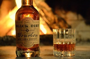 Mi eltér bourbon whiskey