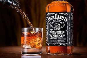 Mi eltér bourbon whiskey