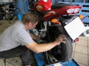 Tisztítása motorkerékpár láncok, do Proffit