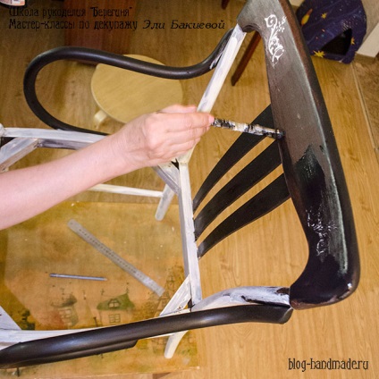Decoupage szék kezével fotó - Mesterkurzus