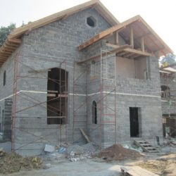 House arbolita előnyeiről és hátrányairól, áttekintésre tulajdonosok, hogyan kell felépíteni egy szilárd háza arbolita