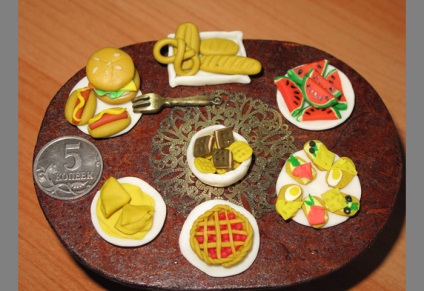 Toy gyurmából étel, anyaság - terhesség, szülés, a táplálkozás, az oktatás (gyurma) Toy gyurmából étel, anyaság - terhesség, szülés, a táplálkozás, az oktatás