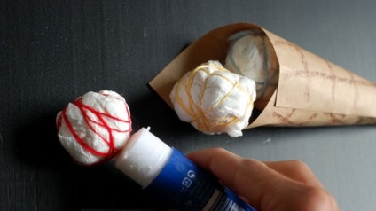 Hogyan könnyen elkészíthető fagylalt ki a papírt a kezét, bom-bom