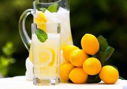 Főzni egy házi készítésű limonádét (otthon) Főzni egy házi készítésű limonádé