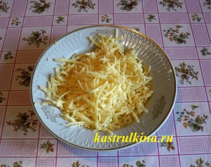Hogyan kell sütni egy egyedüli réteg sajt és paradicsom