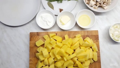 Burgonya, párolt tejszínes gombával - lépésről lépésre recept fotók