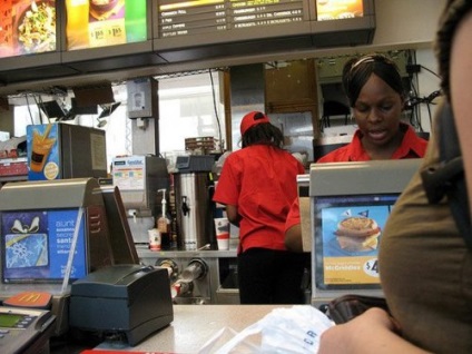 A cég - McDonalds - kérte munkatársaitól, hogy elkerüljék az étkezési gyorsétterem (elkerülése) A cég - McDonalds - kérte munkatársaitól, hogy elkerüljék az étkezési gyorsétterem