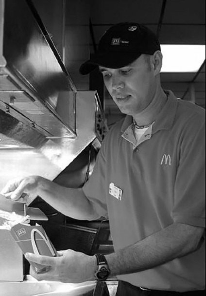 A cég - McDonalds - kérte munkatársaitól, hogy elkerüljék az étkezési gyorsétterem (igényelt) A cég - McDonalds - kérte munkatársaitól, hogy elkerüljék az étkezési gyorsétterem