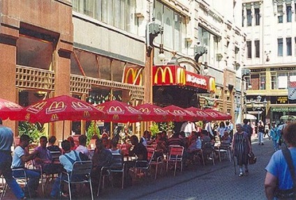 A cég - McDonalds - kérte munkatársaitól, hogy elkerüljék az étkezési gyorsétterem (a cég) A cég - McDonalds - kérte munkatársaitól, hogy elkerüljék az étkezési gyorsétterem