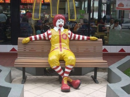 A cég - McDonalds - kérte munkatársaitól, hogy elkerüljék az étkezési gyorsétterem (saját) A cég - McDonalds - kérte munkatársaitól, hogy elkerüljék az étkezési gyorsétterem