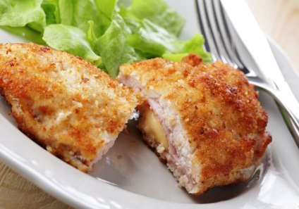 Cordon Bleu csirke sajttal recept egy fotó