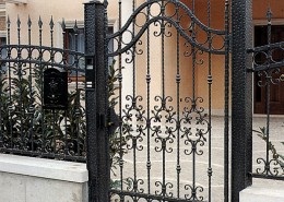 Kovácsoltvas kapuk a ház fotó, rajz, installáció (kovácsolt) Kovácsoltvas kapuk a ház fotó, rajz, installáció