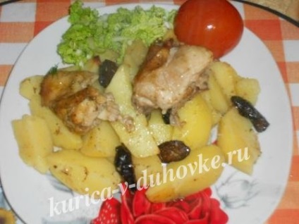 Csirke burgonyával és szilvát a sütőben a lyukba recept lépésről lépésre fotók