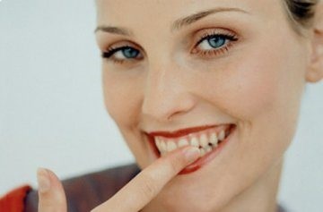 Gum masszázs ujjak és ecset technika, különösen akkor, ha az eljárás a fogágy,