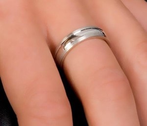 Melyik kézzel készített viselni egy jegygyűrű, teszünk jobb nyaralás!