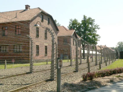 Egy ember alkotta pokoli Auschwitz (Oswiecim) Egy ember alkotta pokol Auschwitz