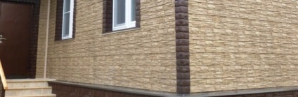 Díszítő ház homlokzati panelek mellett egy szikla a kezüket (fotó)
