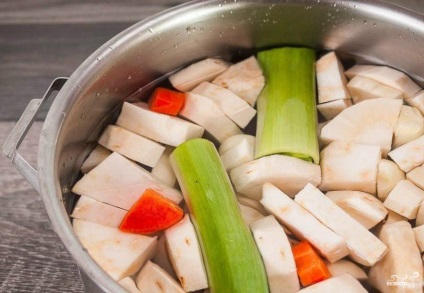 Zöldségleves egyszerű - lépésről lépésre recept fotók a (készlet) Zöldségleves egyszerű - lépésről lépésre recept fotók