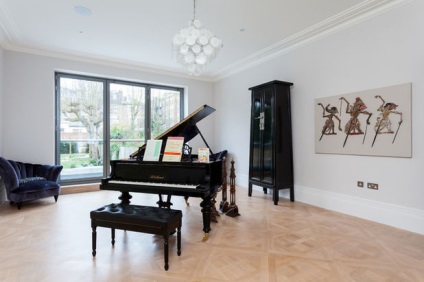 Piano otthon, mint egy hely a zongora a nappaliban