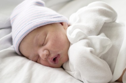 súlygyarapodás a csecsemők az első hónapban az élet, és hogyan kell hízni újszülött