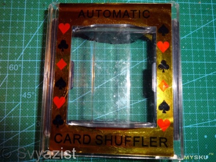 Egyszerű shuffle gép csoszogó kártyák