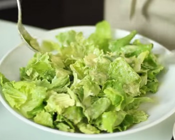 Cézár saláta rétegek recept egy fotó