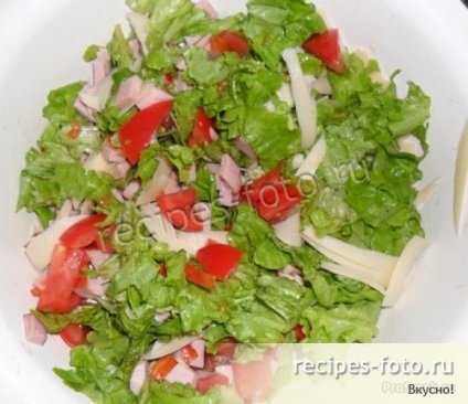 Cézár saláta sonka, paradicsom és a sajt recept fotók