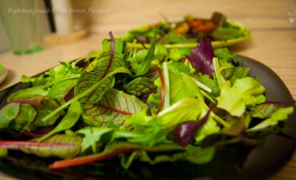 Saláta tonhal és koktélparadicsommal, a recept egy fotót