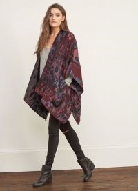 Abból, amit viselni ponchos (poncsók) Abból, amit viselni esőköpenyek