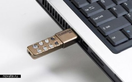 Top Secret USB flash meghajtó pin-kódot