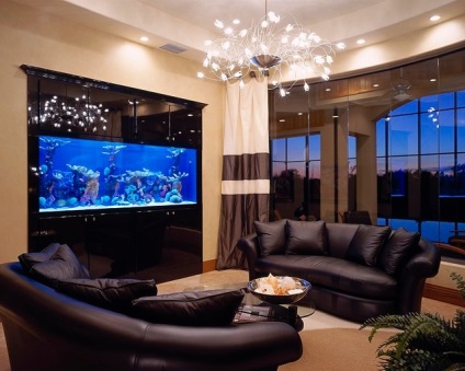 A modern design a lakás egy akvárium a nappaliban